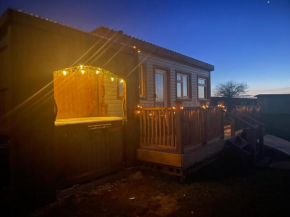 Keepers Shepherd hut with Hot Tub